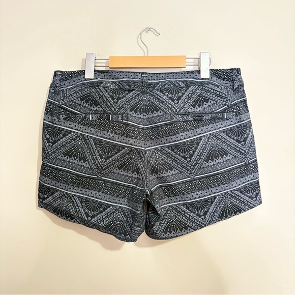 3/$10⚡️American Eagle Black & White Patterned Midi Length Shorts 5” Inseam - Picture 9 of 14
